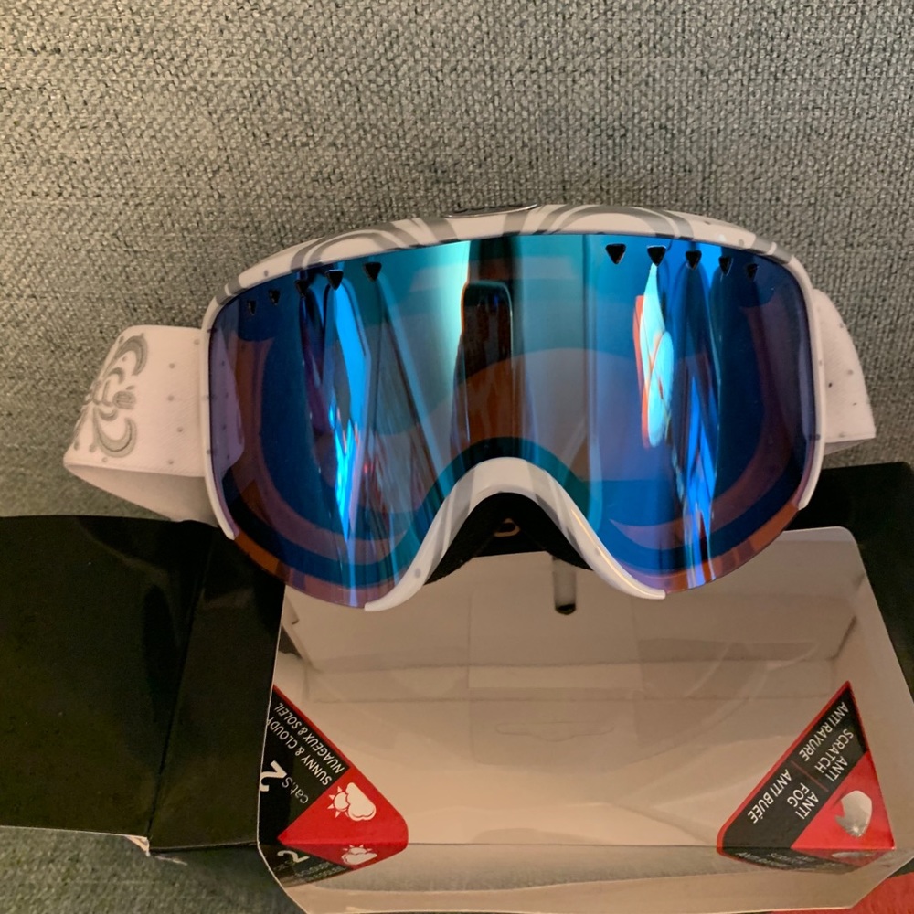 Women’s Bolle’s medium sized ski goggles  new